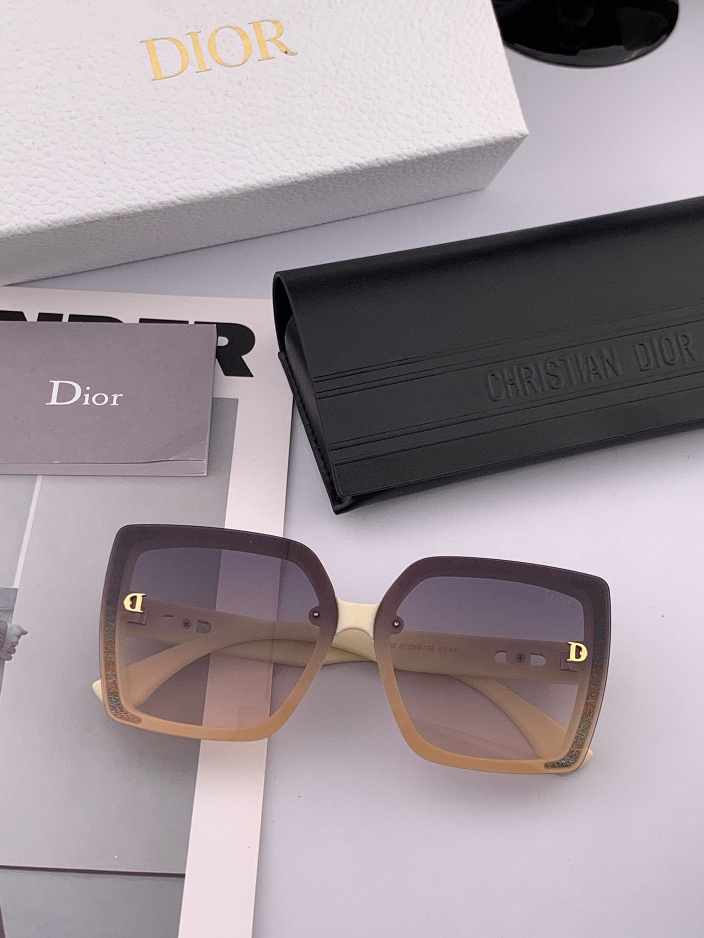 Montaigne Sunglass D2302 In Acetate Embossed Logo