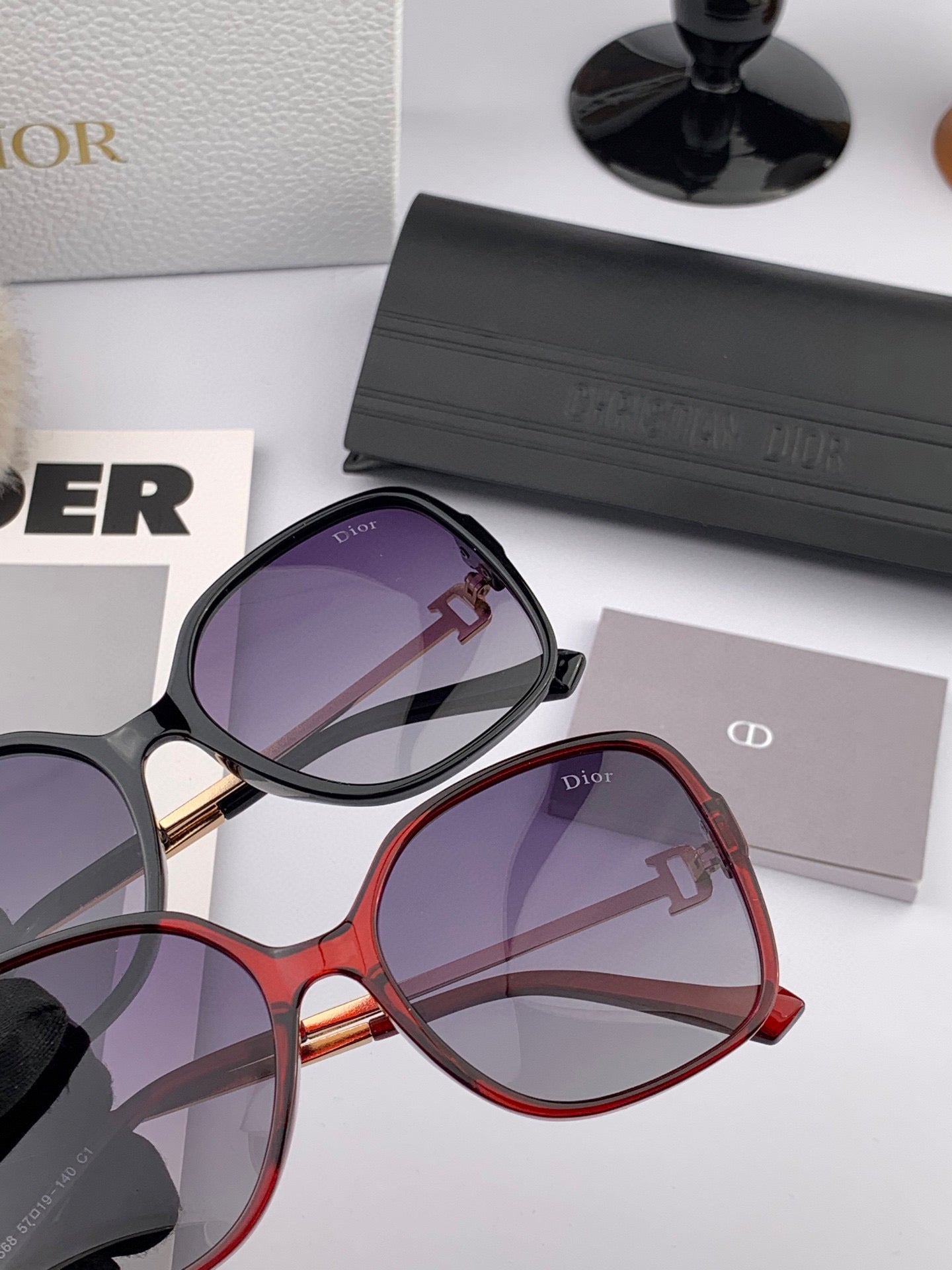 Montaigne Sunglass D8266 In Metal