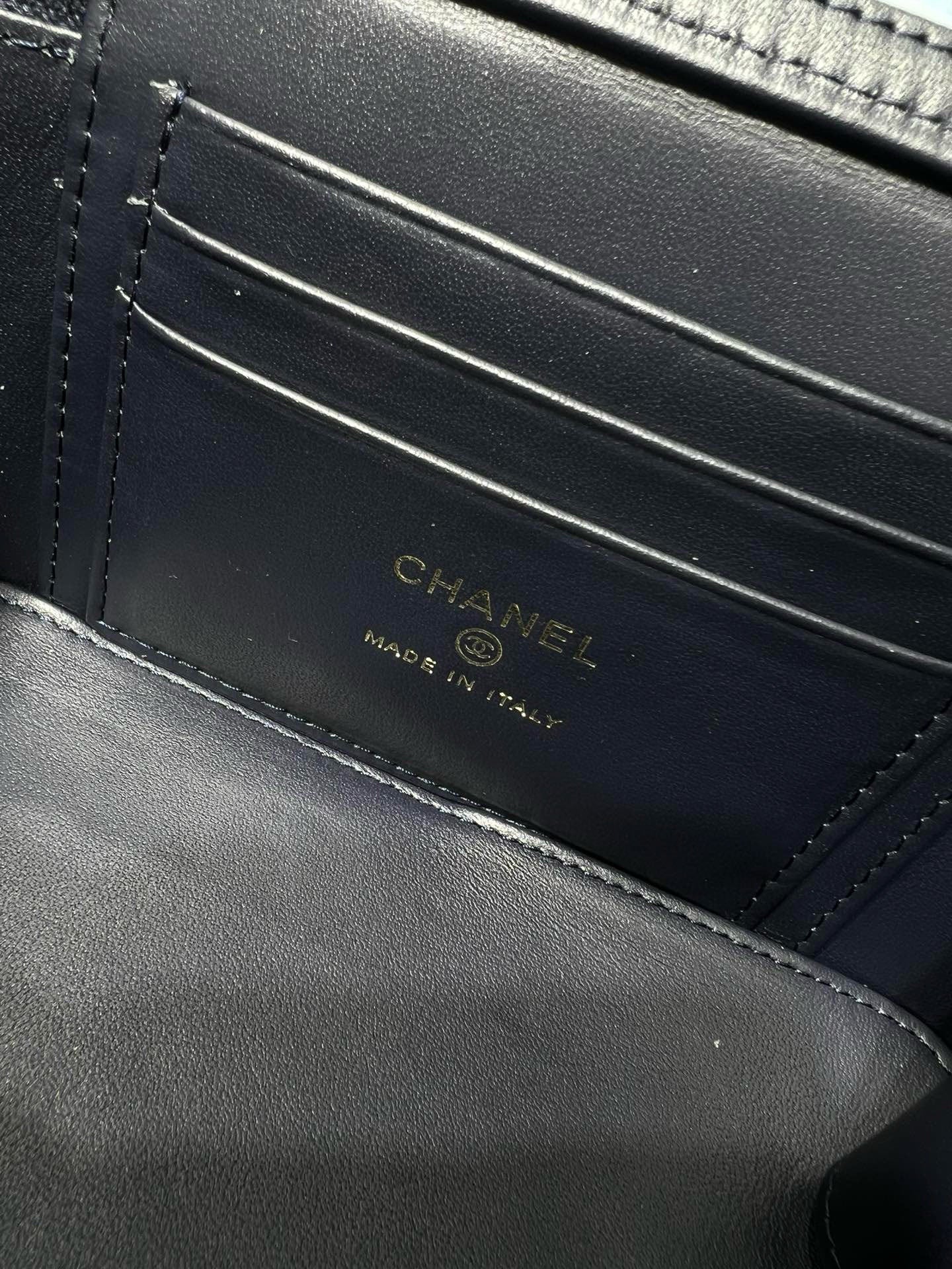 CC Large Tote 39 Light Beige Canvas Pearl Logo