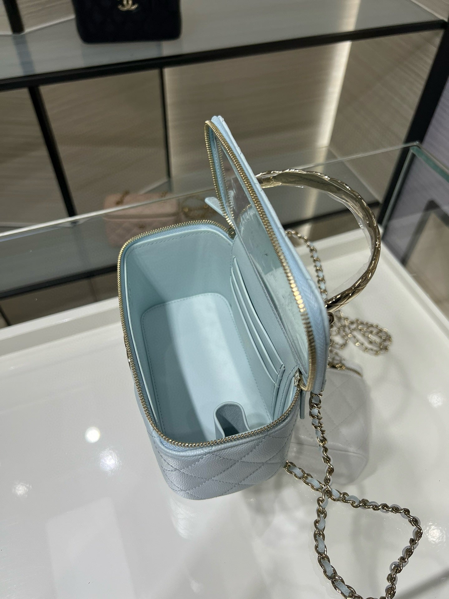 CC Large Tote 39 Light Beige Canvas Pearl Logo