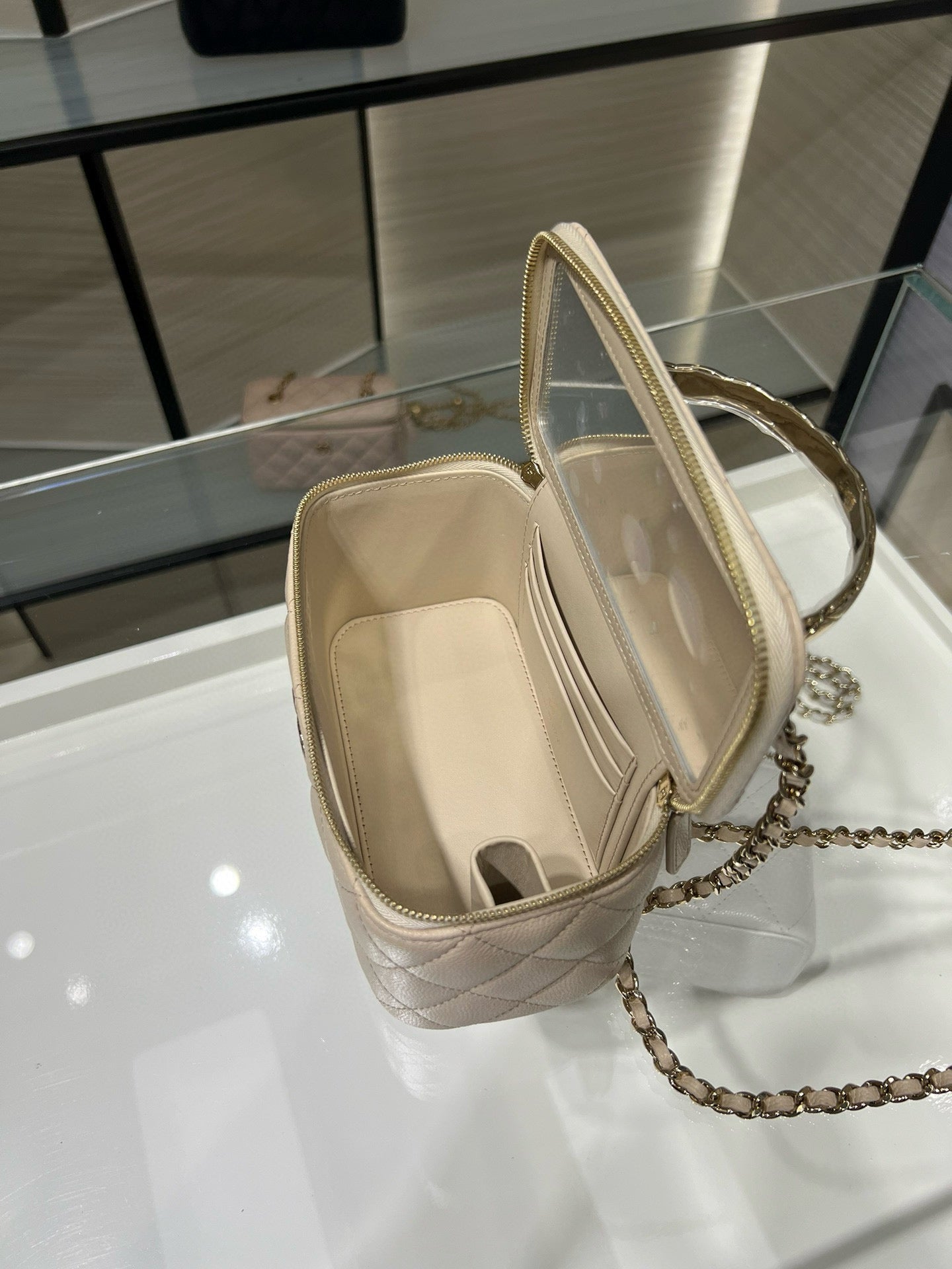 CC Large Tote 39 Light Beige Canvas Pearl Logo