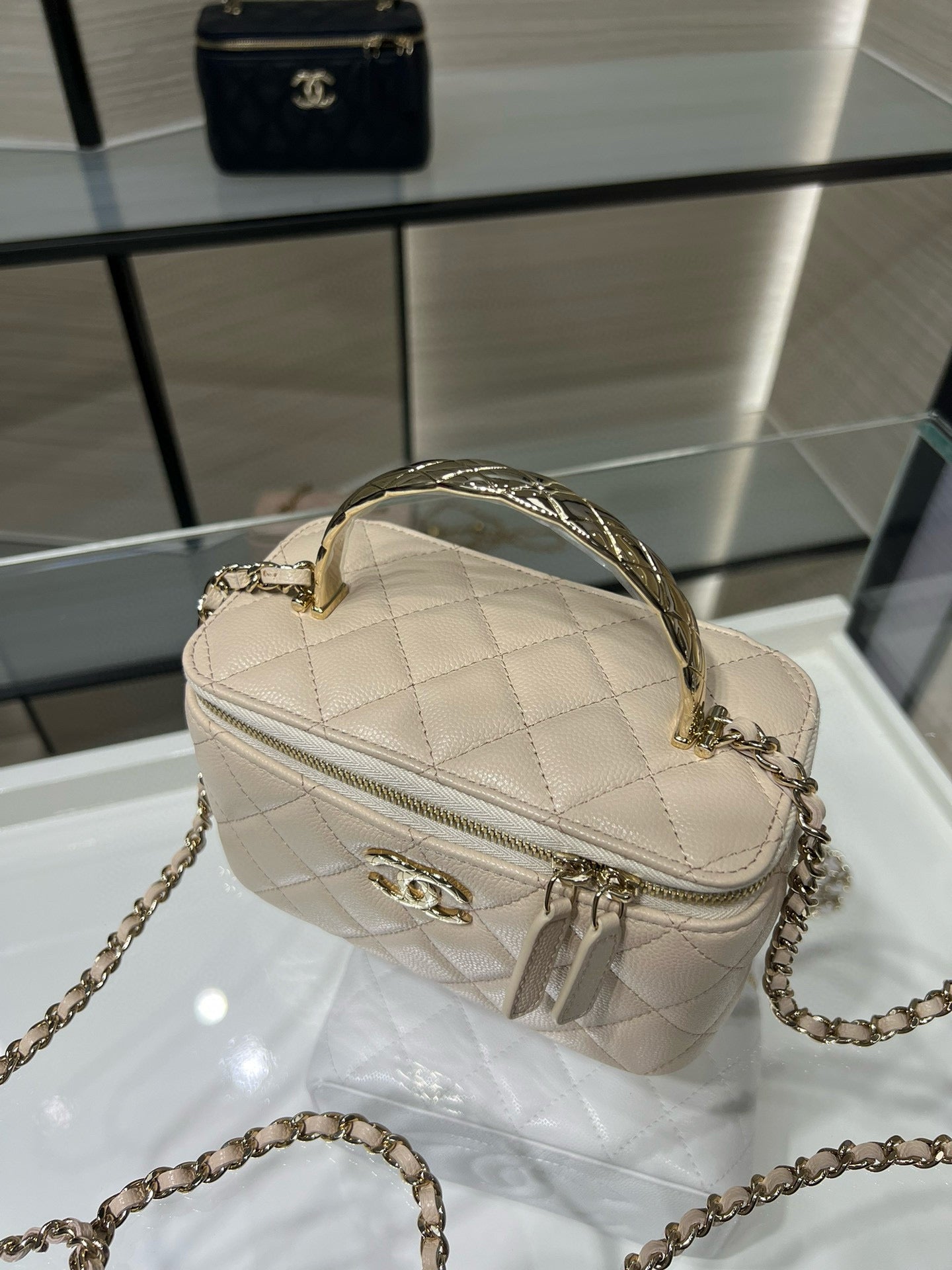 CC Large Tote 39 Light Beige Canvas Pearl Logo