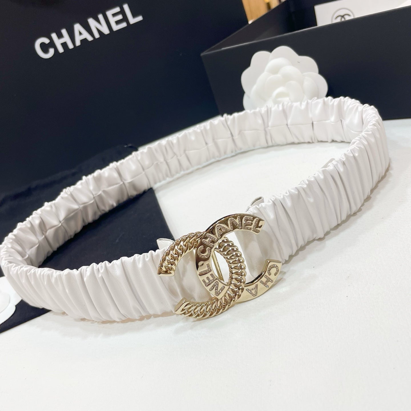 Double Cc 30Mm Stretch Belt In White Calfskin Gold Chain Buckle Crystal Logo