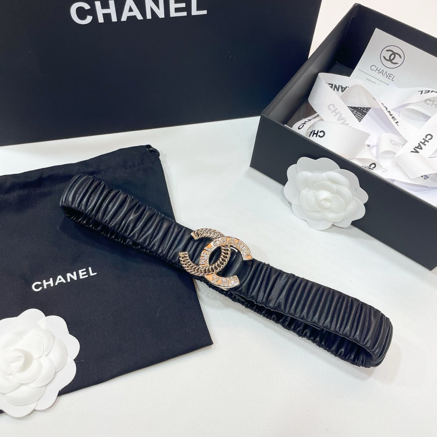 Double Cc 30Mm Stretch Belt In Black Calfskin With Gold Chain Buckle Crystal Detail