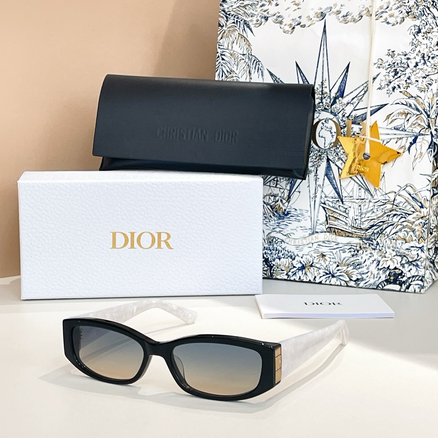 Montaigne Sunglass Diorglow S1I In Acetate