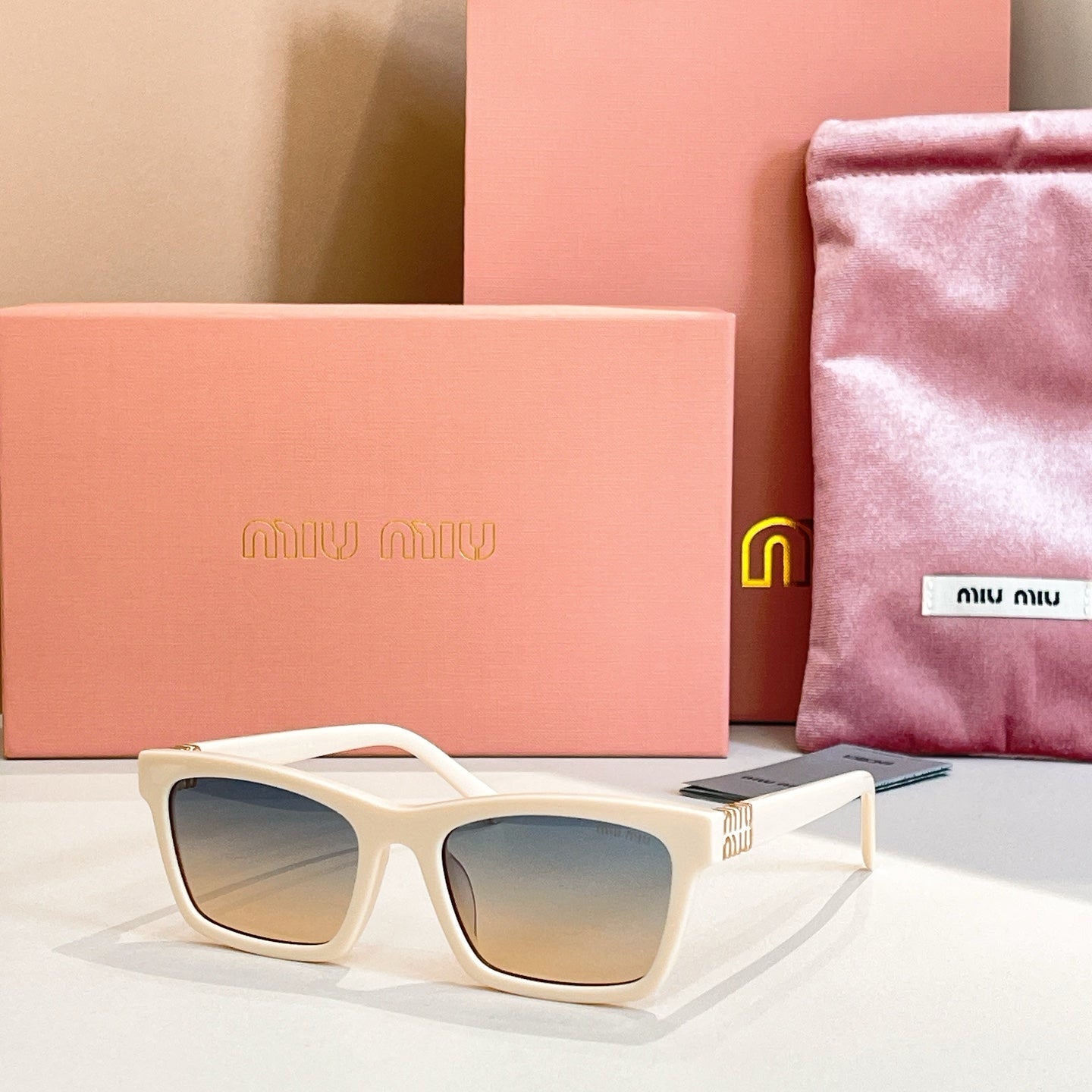 Miumiu Sunglasses 652553