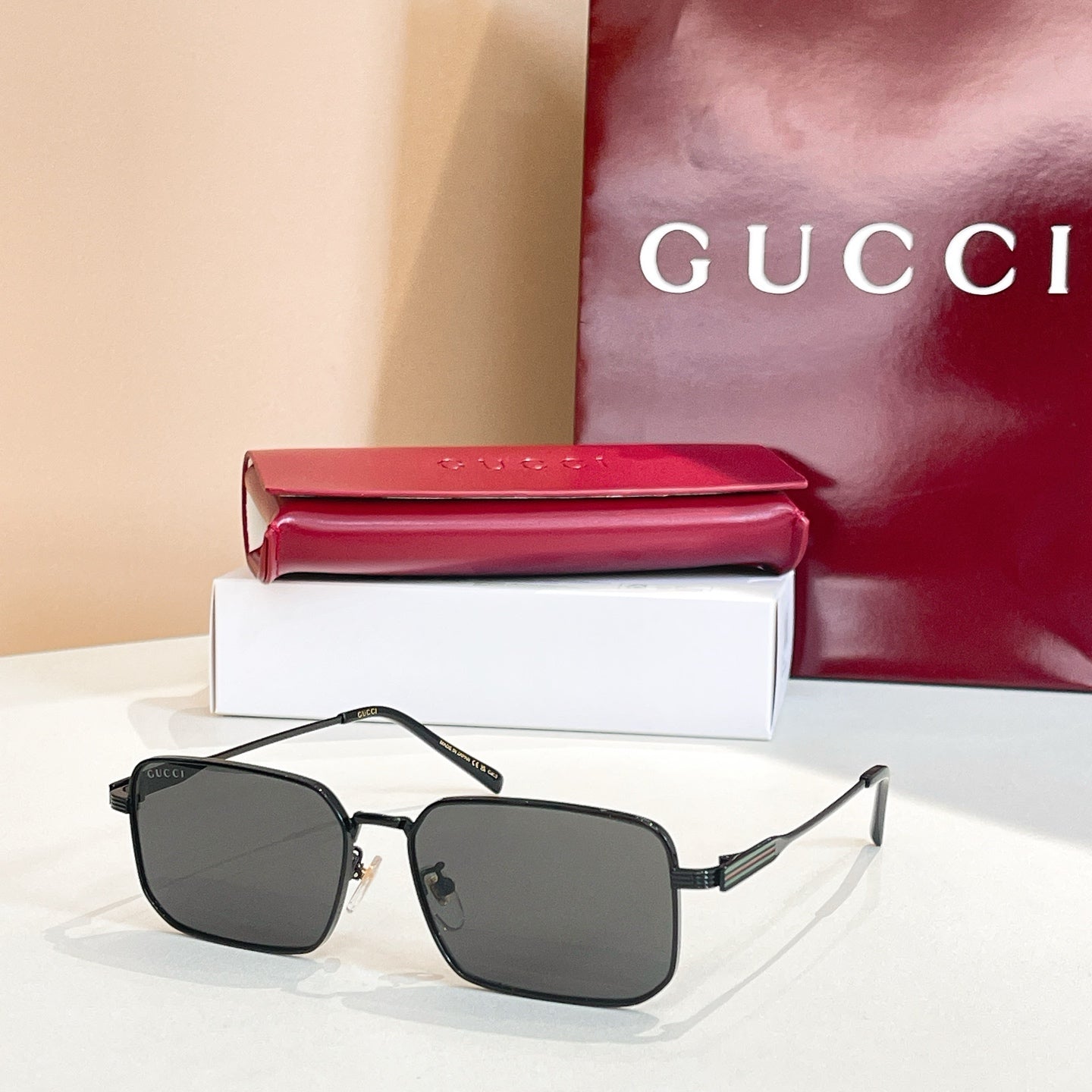 Gucci Sunglasses 679510