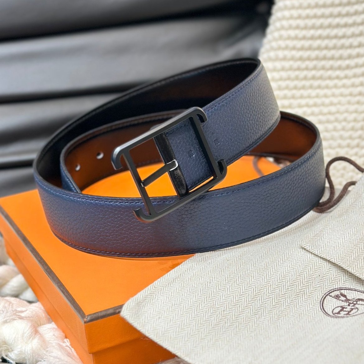 Hm Hadrien 38Mm Reversible Belt Navy Blue And Black Leather Black Buckle