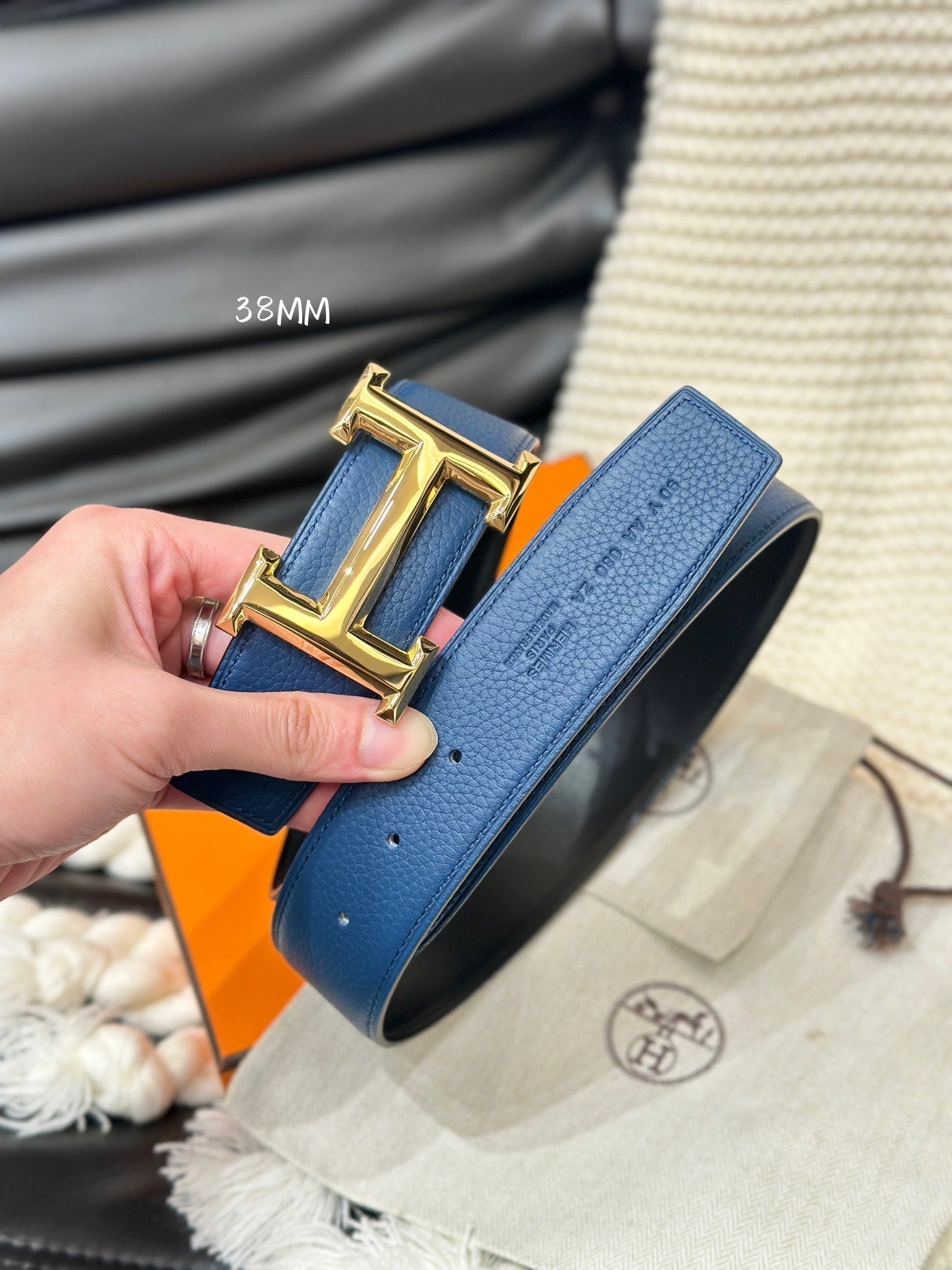 Hm 5382 Belt Gold Buckle & Reversible Navy Blue Leather Strap 38Mm