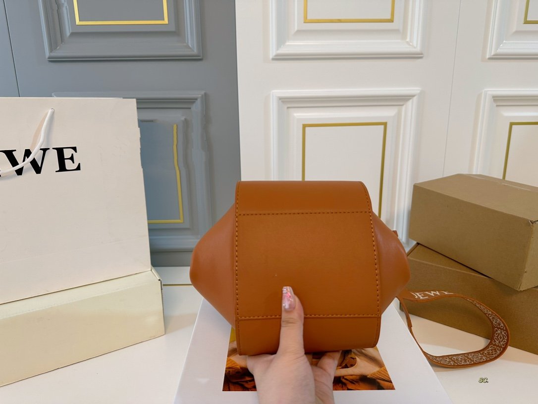 Loew Puzzle Fold Tote Iblack Shiny Calfskin