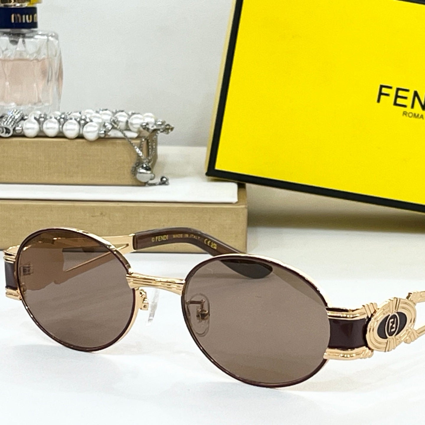 First Crystal Chunky Oval Frame Sunglasses Sl7040 In Metal