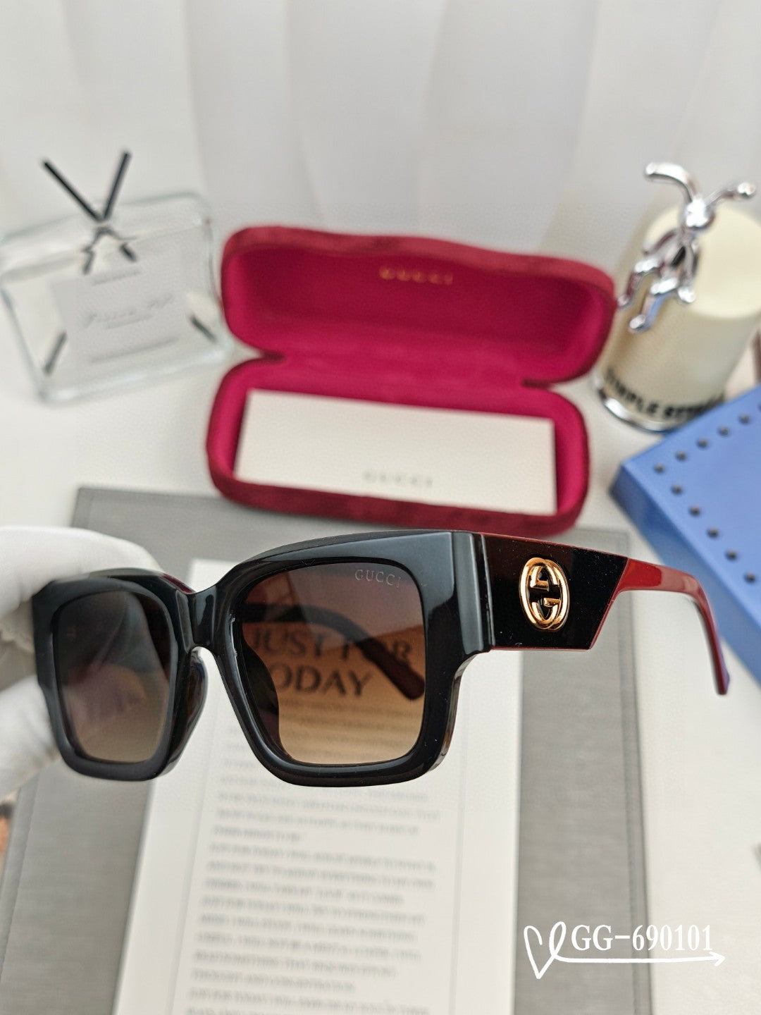 Gucci Sunglasses 561919