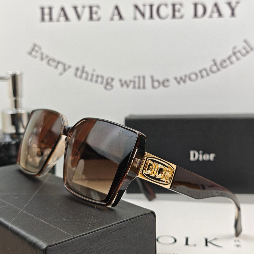 Montaigne Square Sunglass 58044 In Acetate