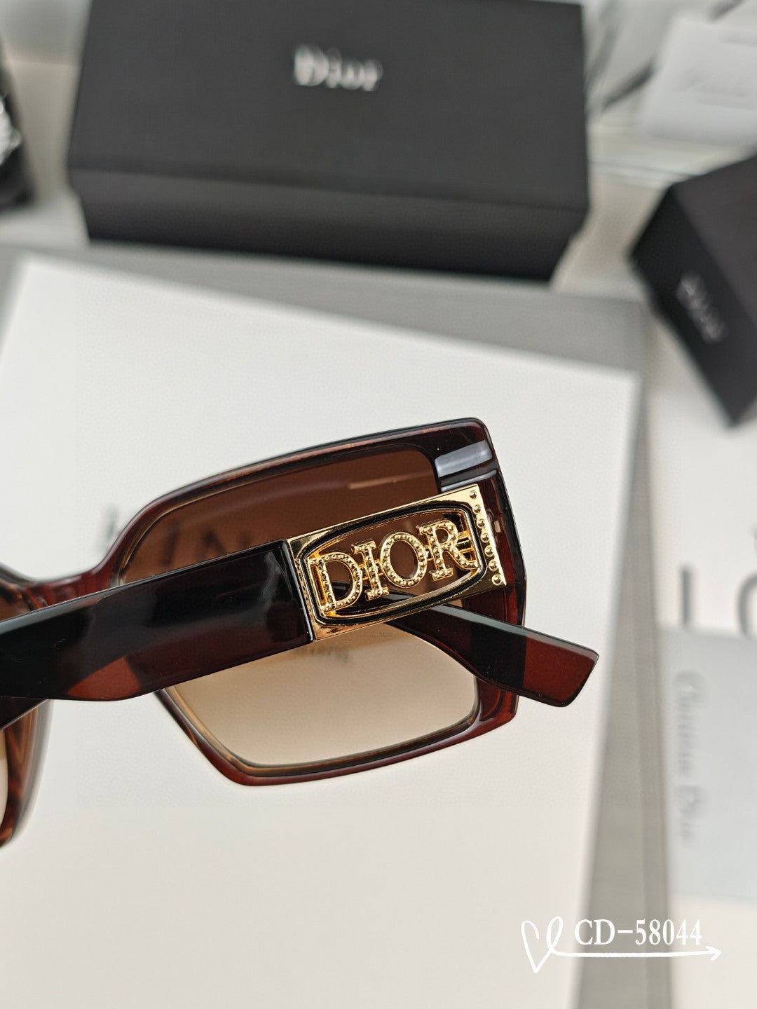 Montaigne Square Sunglass 58044 In Acetate