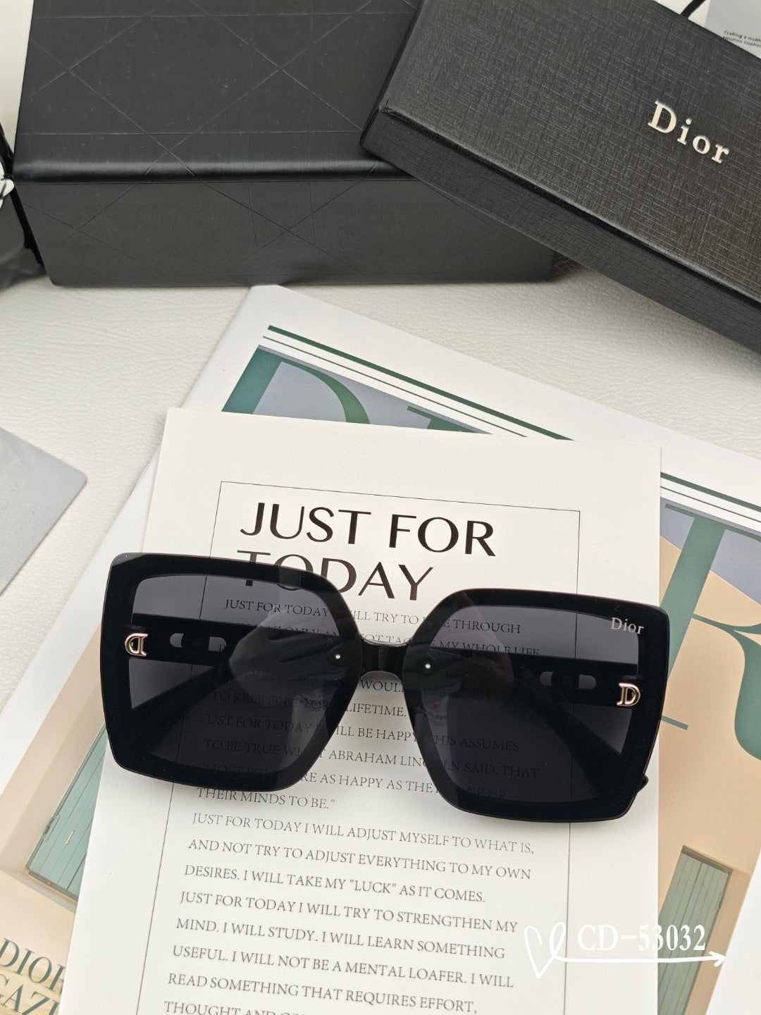 Montaigne Sunglass 53032 In Acetate