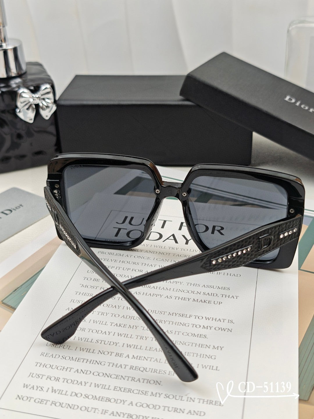 Montaigne Sunglass 51139 In Acetate