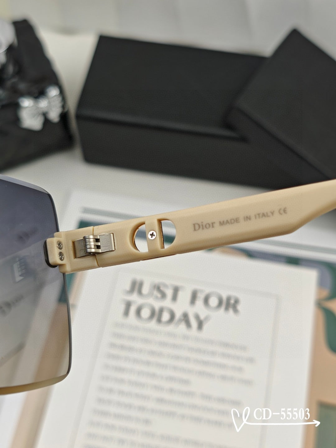 Montaigne Sunglass 55503 In Acetate