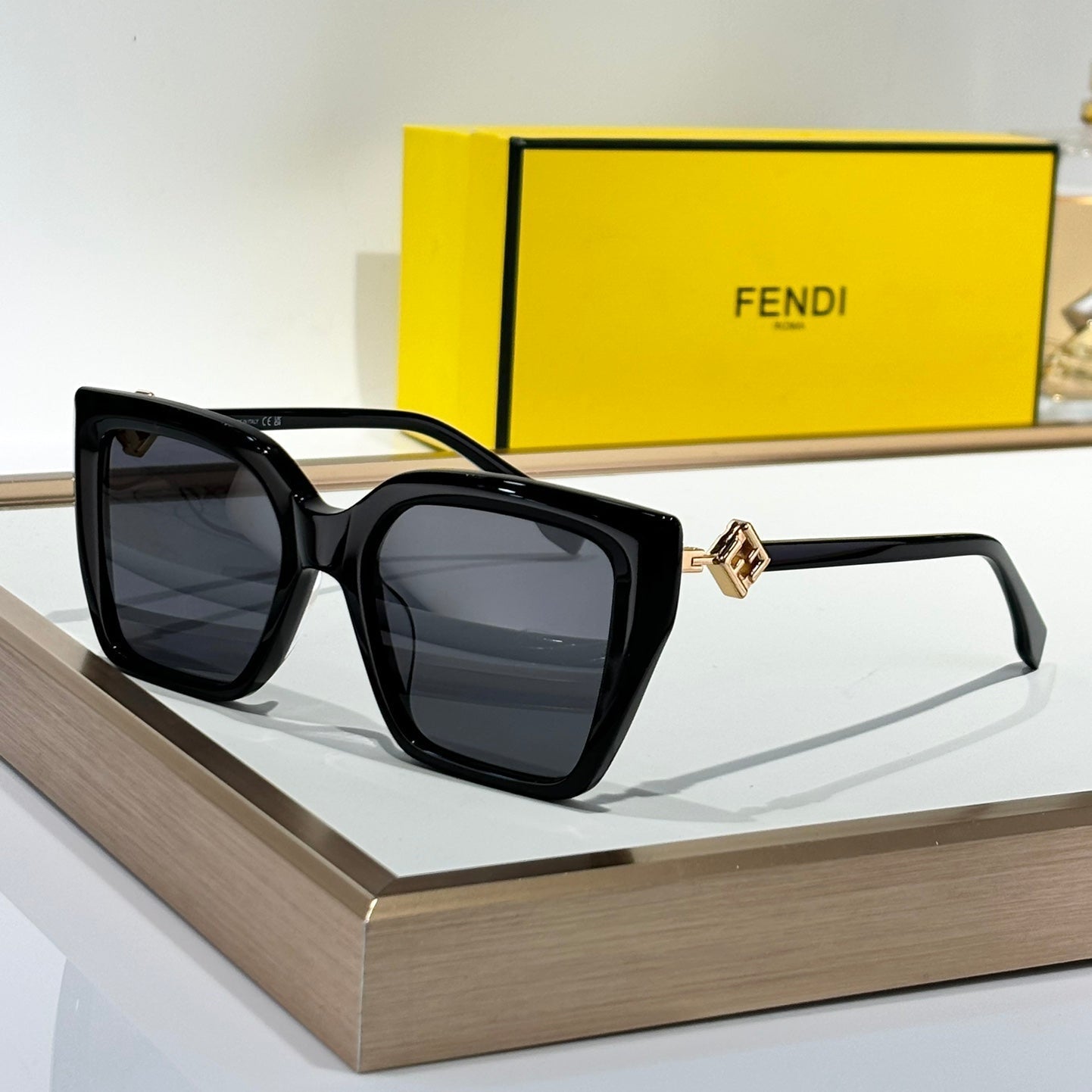 Ff Diamonds Square Frame Sunglasses Fe40161 In Acetate