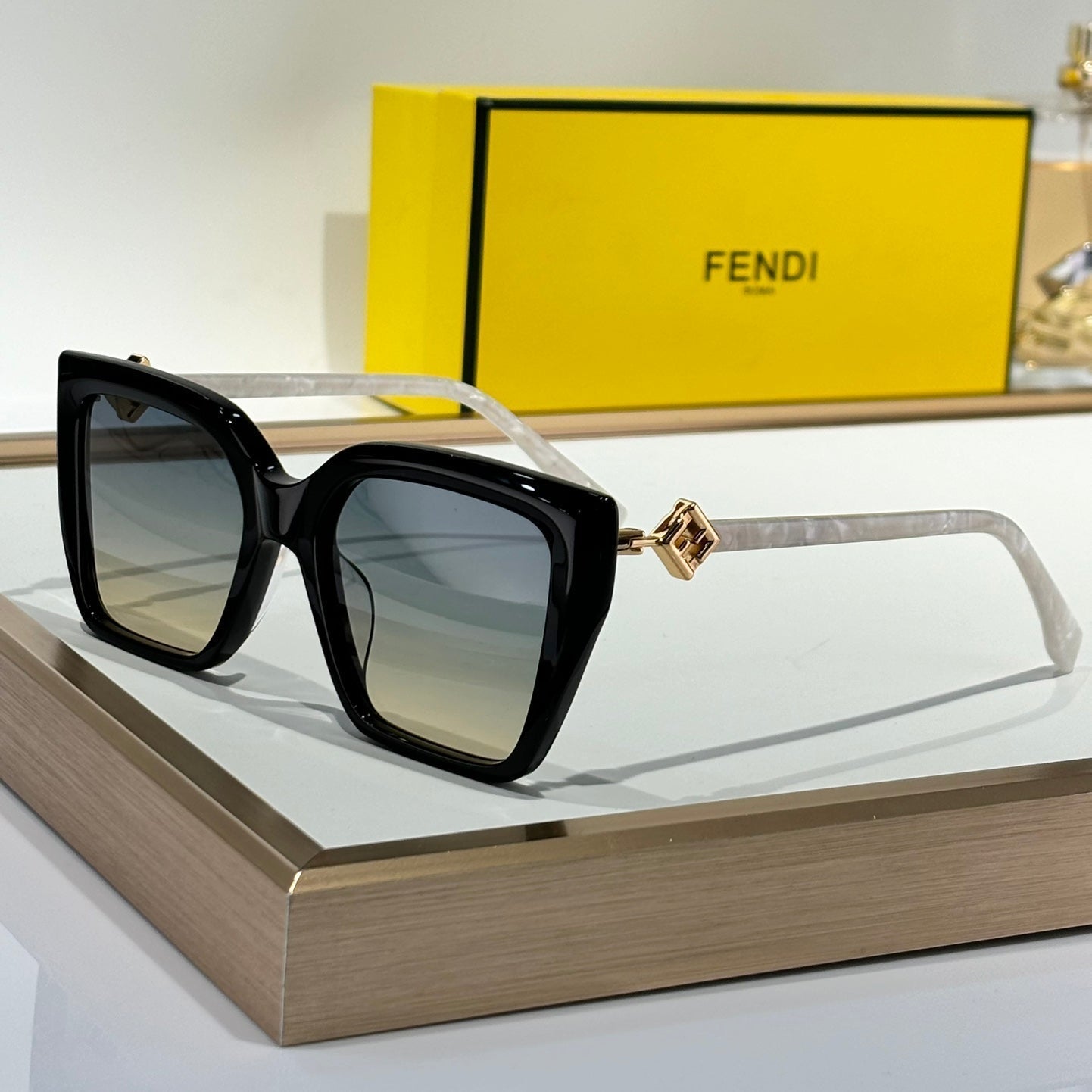 Ff Diamonds Square Frame Sunglasses Fe40161 In Acetate