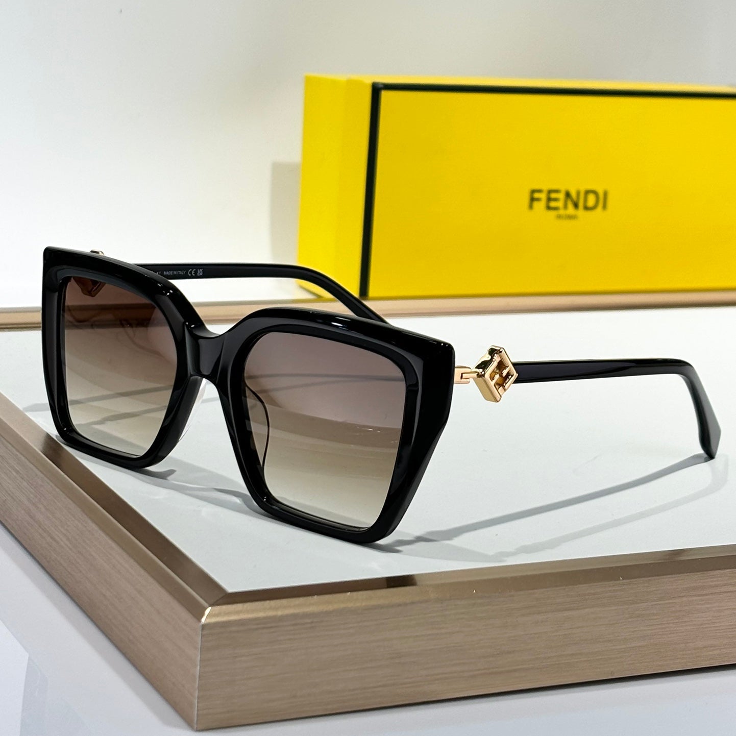 Ff Diamonds Square Frame Sunglasses Fe40161 In Acetate