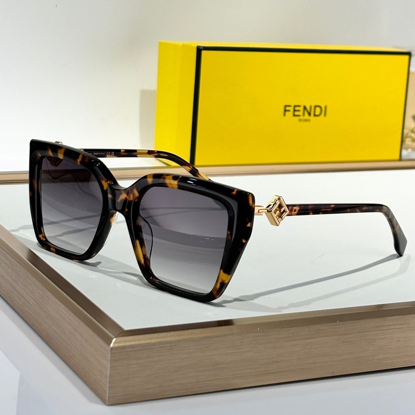 Ff Diamonds Square Frame Sunglasses Fe40161 In Acetate