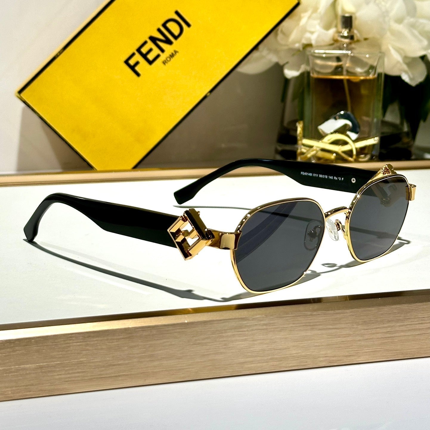 Travel Round Frame Sunglasses Fe40148L  In Metal And Acetate