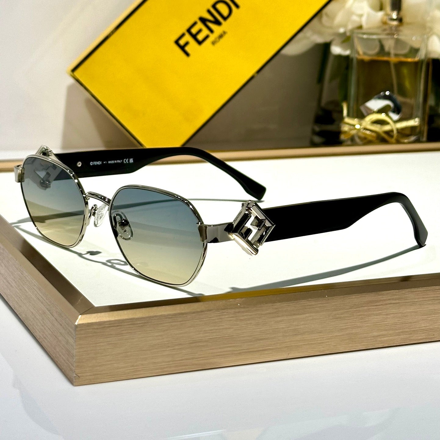 Travel Round Frame Sunglasses Fe40148L  In Metal And Acetate