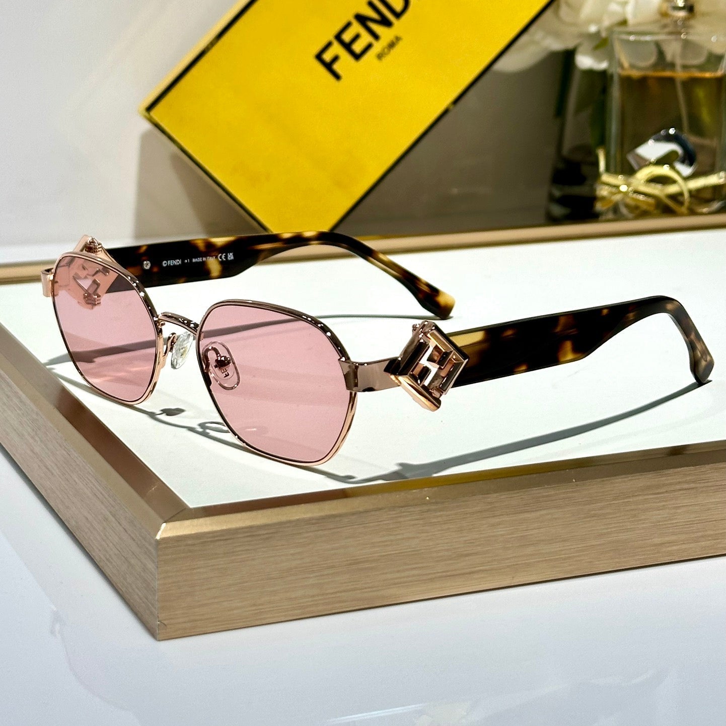 Travel Round Frame Sunglasses Fe40148L  In Metal And Acetate