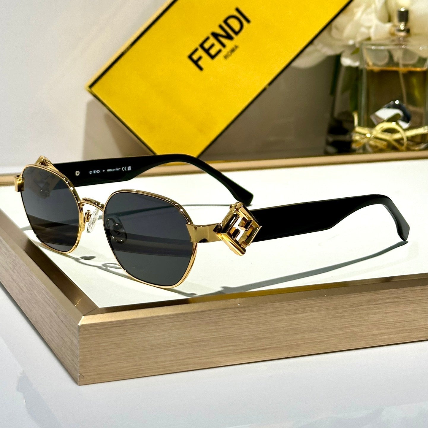 Travel Round Frame Sunglasses Fe40148L  In Metal And Acetate