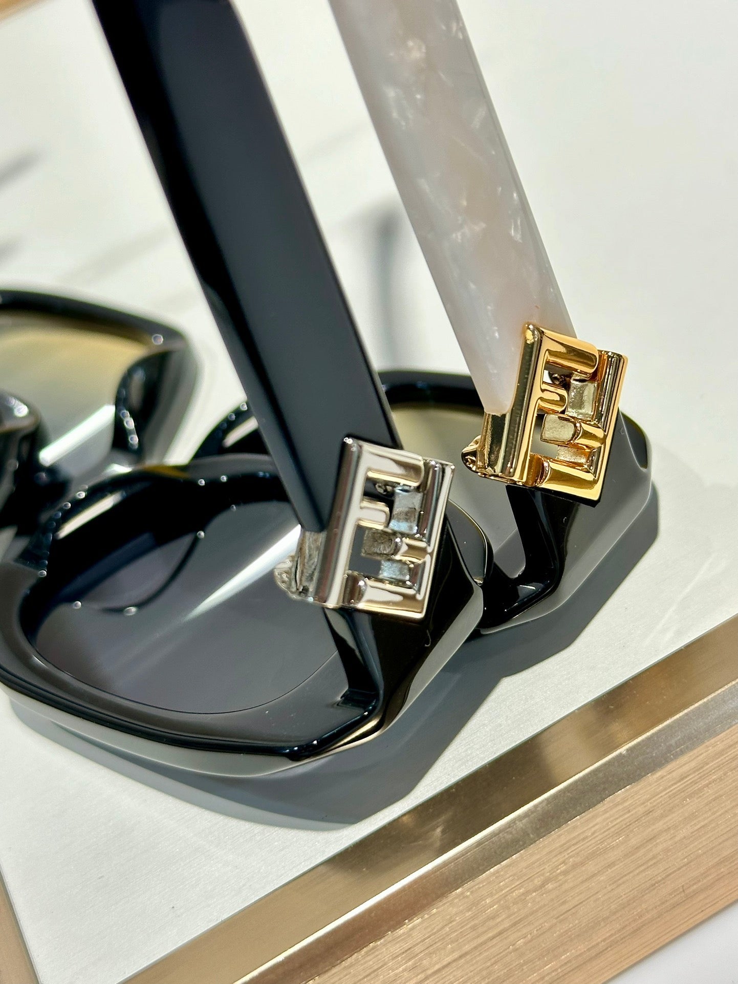 Roma Rectangular Frame Sunglasses Fe40151U In Acetate