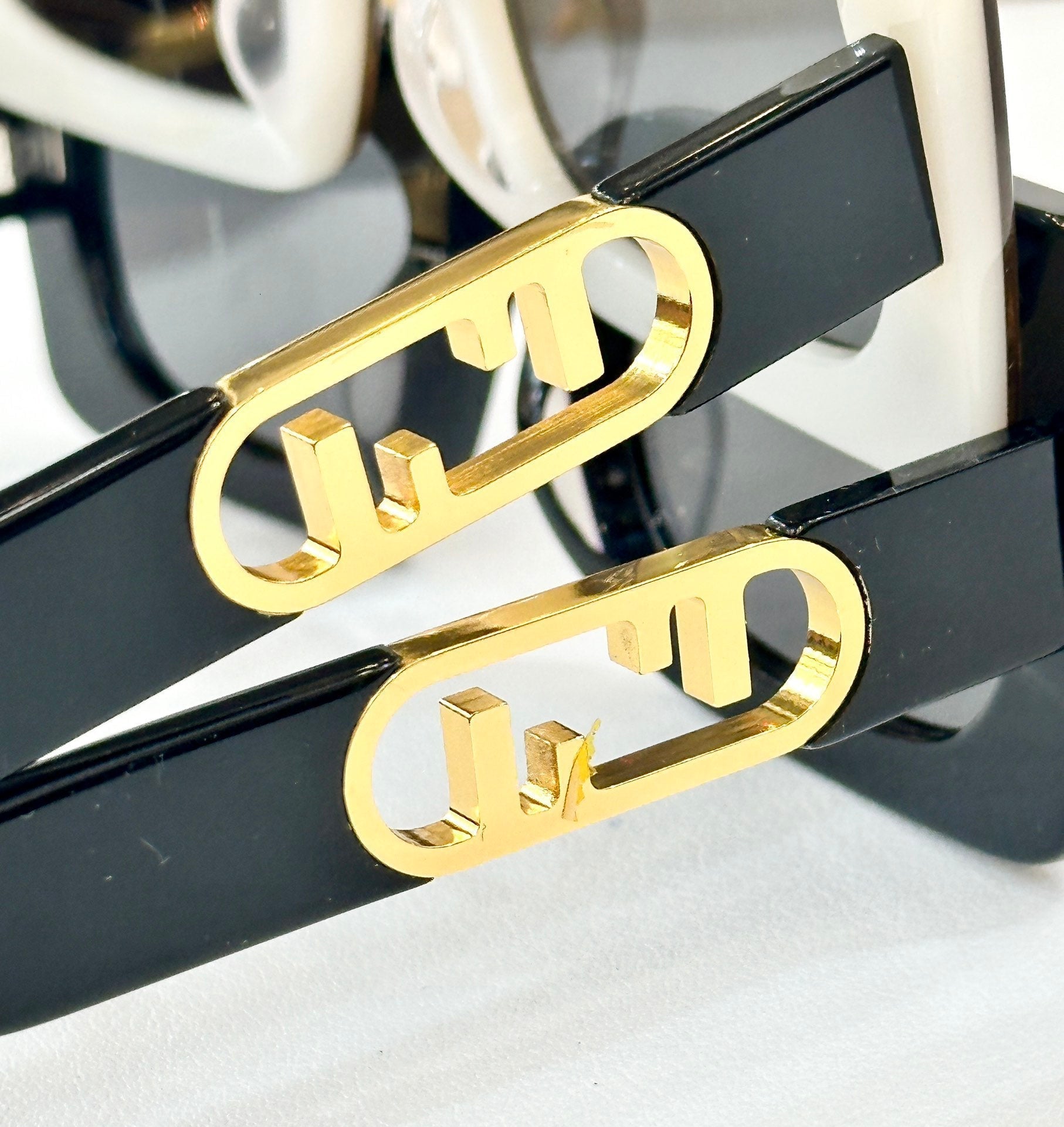 Diagonal Rectangular Frame Sunglasses Fe40182 In Acetate