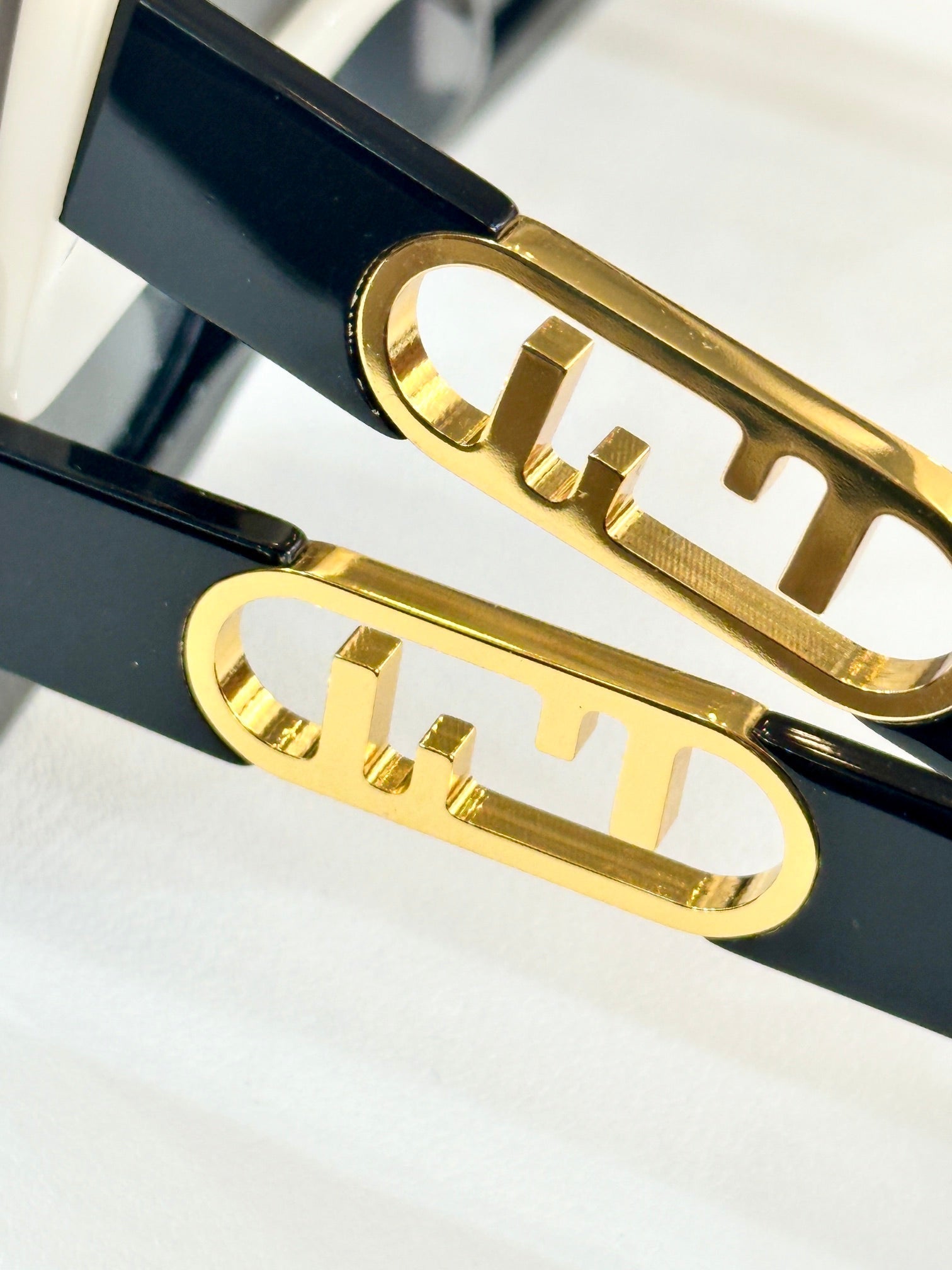 Diagonal Rectangular Frame Sunglasses Fe40182 In Acetate