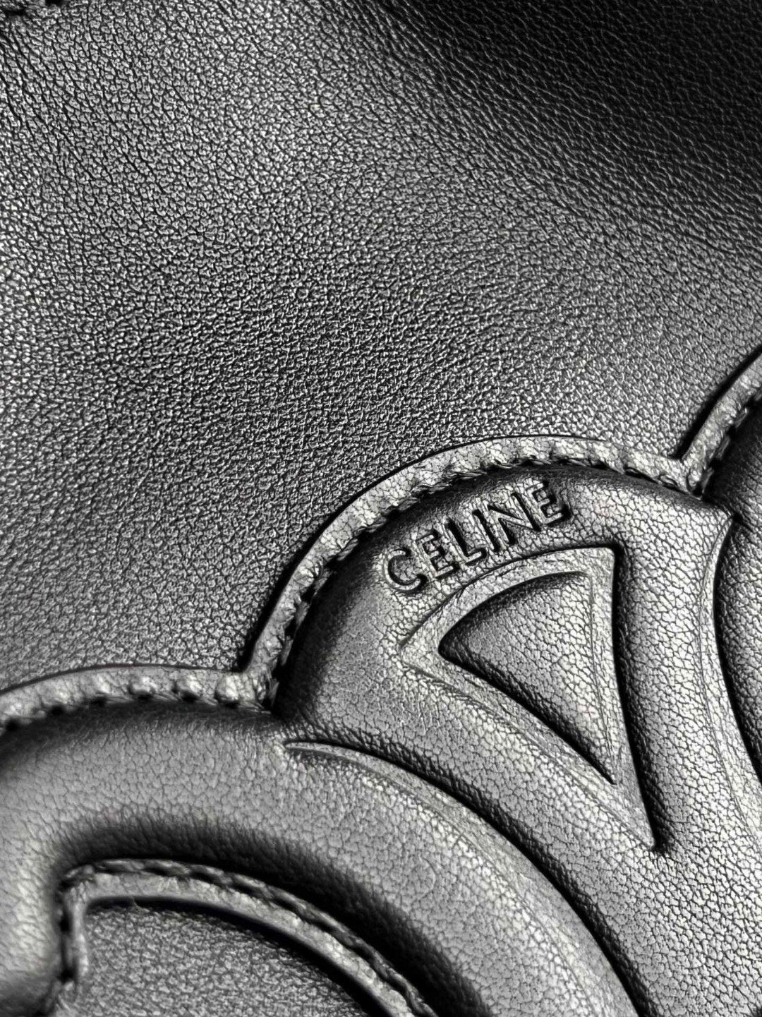 SMALL CABAS DRAWSTRING CUIR TRIOMPHE 22 BLACK CALFSKIN