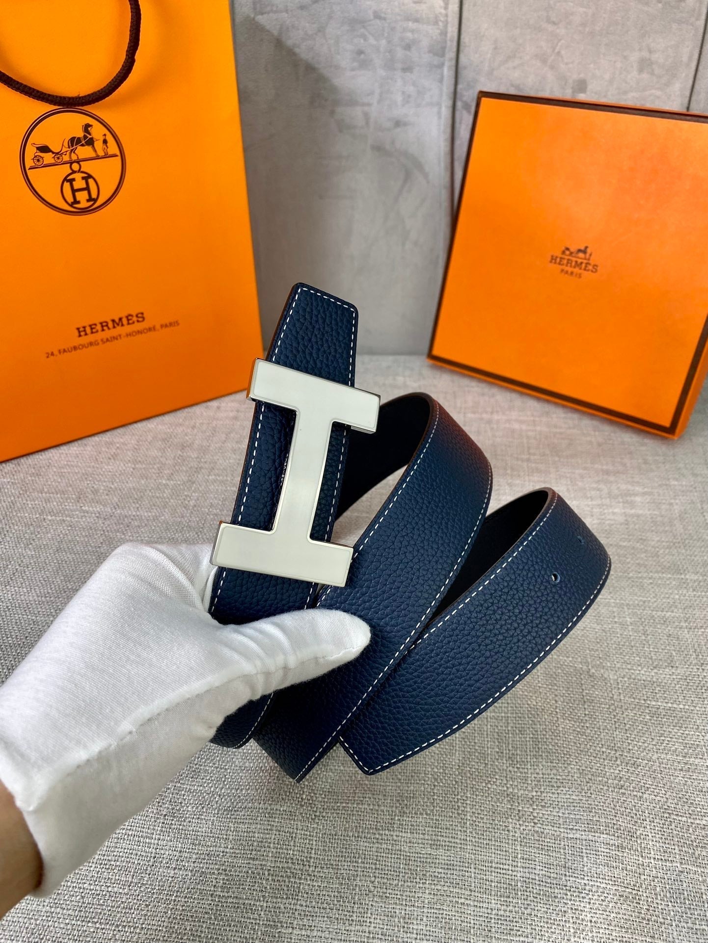 Hm Constance Belt Buckle & Reversible Navy Blue Leather Strap 38Mm Silver Hardware