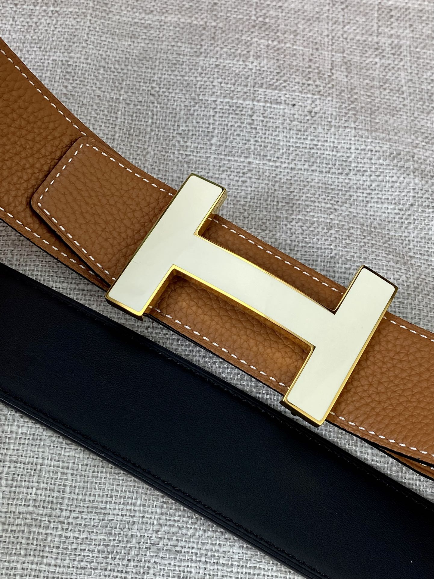 Hm Constance Belt Buckle & Reversible Tawny Brown Leather Strap 38Mm Gold Hardware
