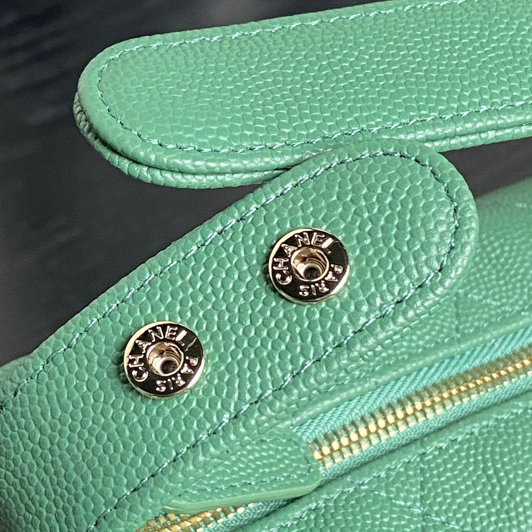 CC Large Tote 39 Light Beige Canvas Pearl Logo