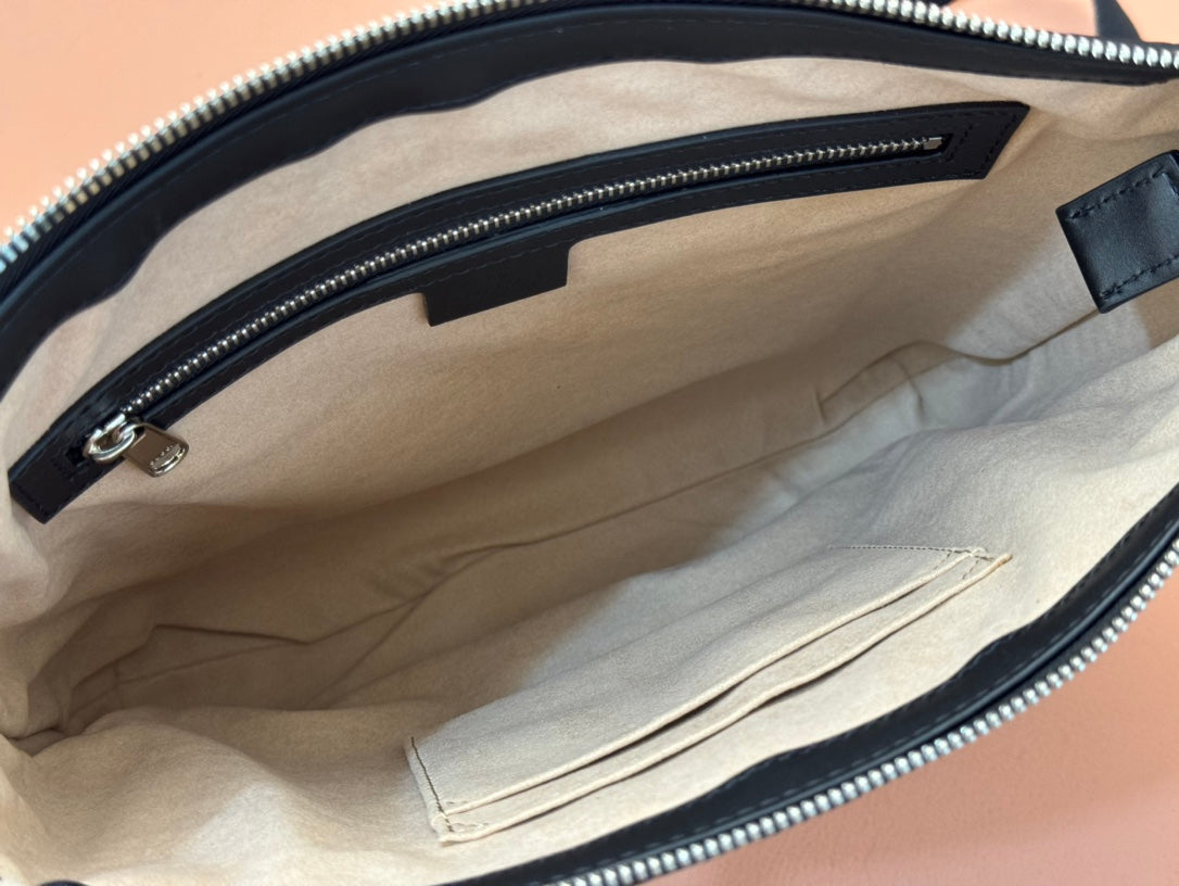 Gucci Signature Messenger Bag Black Cowhide 239929