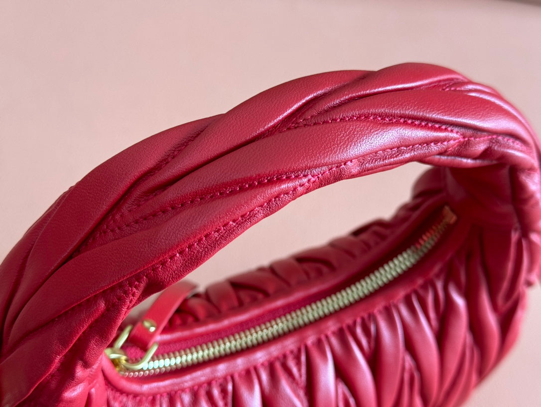 WANDER MATELASSÉ HANDBAG 23 IN CERISE RED LAMBSKIN