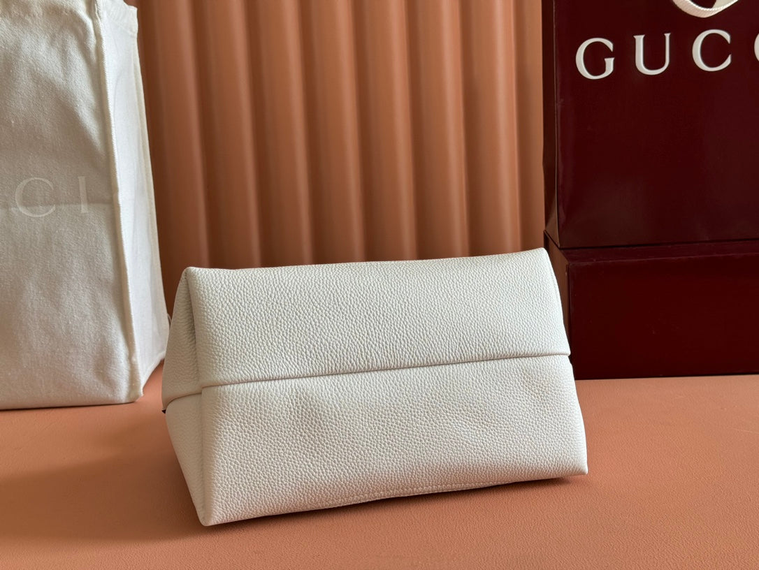 Gucci Solfbit 27.5 Bag White Calfskin 244323