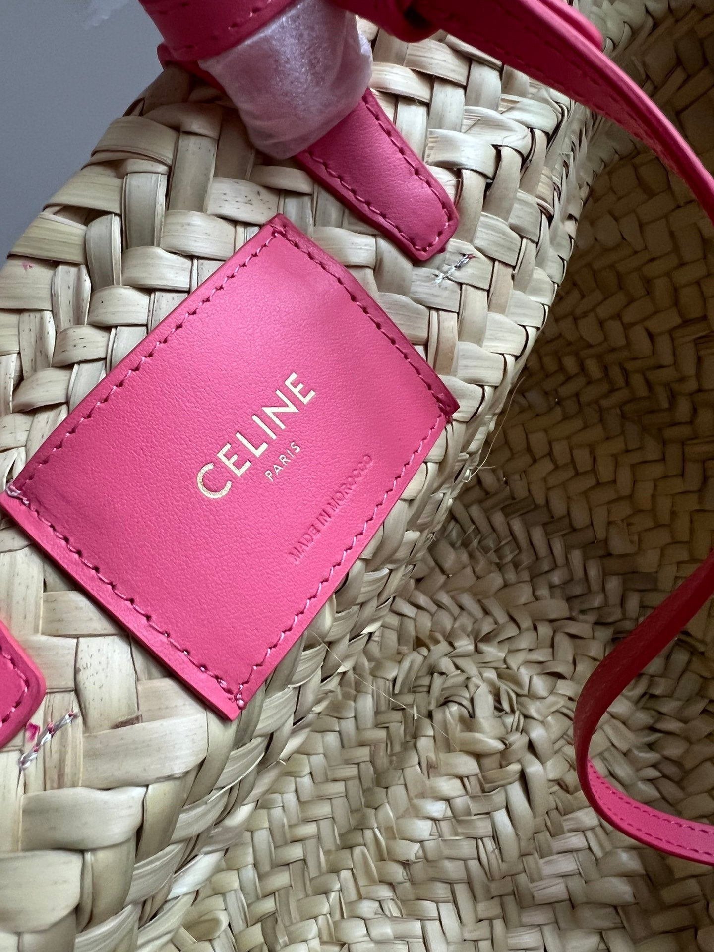 medium classic panier 25cm raffia and dark pink calfskin