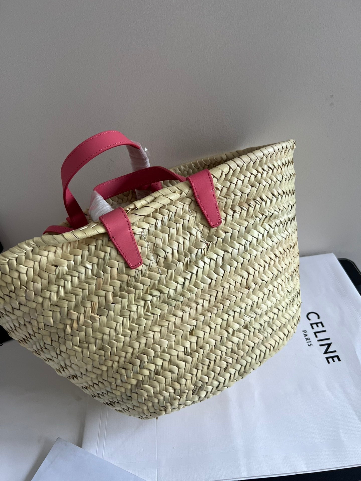 medium classic panier 25cm raffia and dark pink calfskin