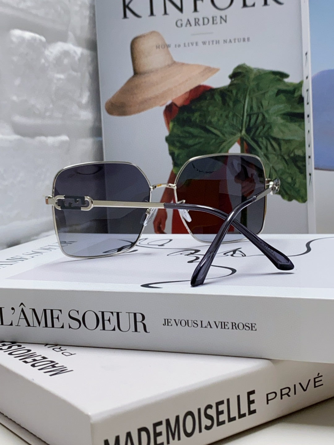 Oversized Baguette Square Frame Sunglasses 562043 In Metal