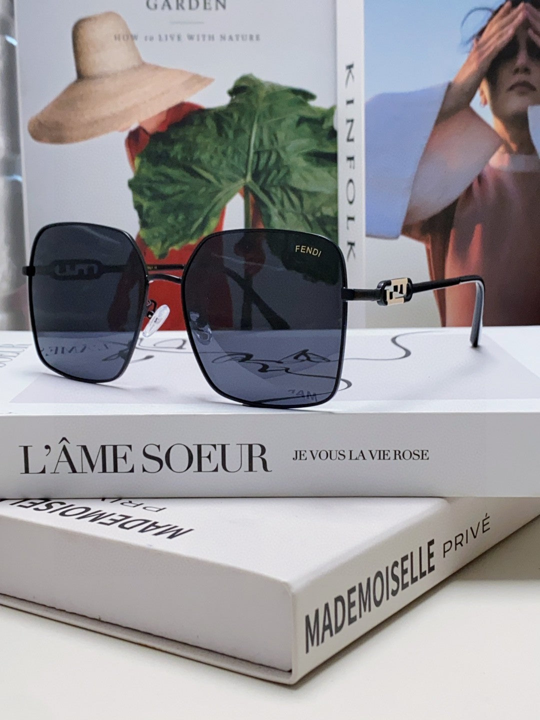 Oversized Baguette Square Frame Sunglasses 562043 In Metal