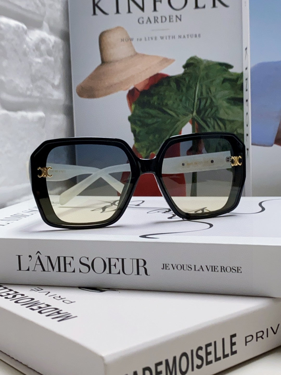 TRIOMPHE SUNGLASSES 548593 IN BLACK AND WHITE ACETATE