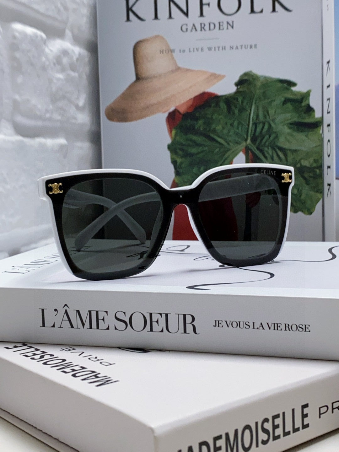 TRIOMPHE SUNGLASSES 552775 IN WHITE ACETATE TEXT LOGO