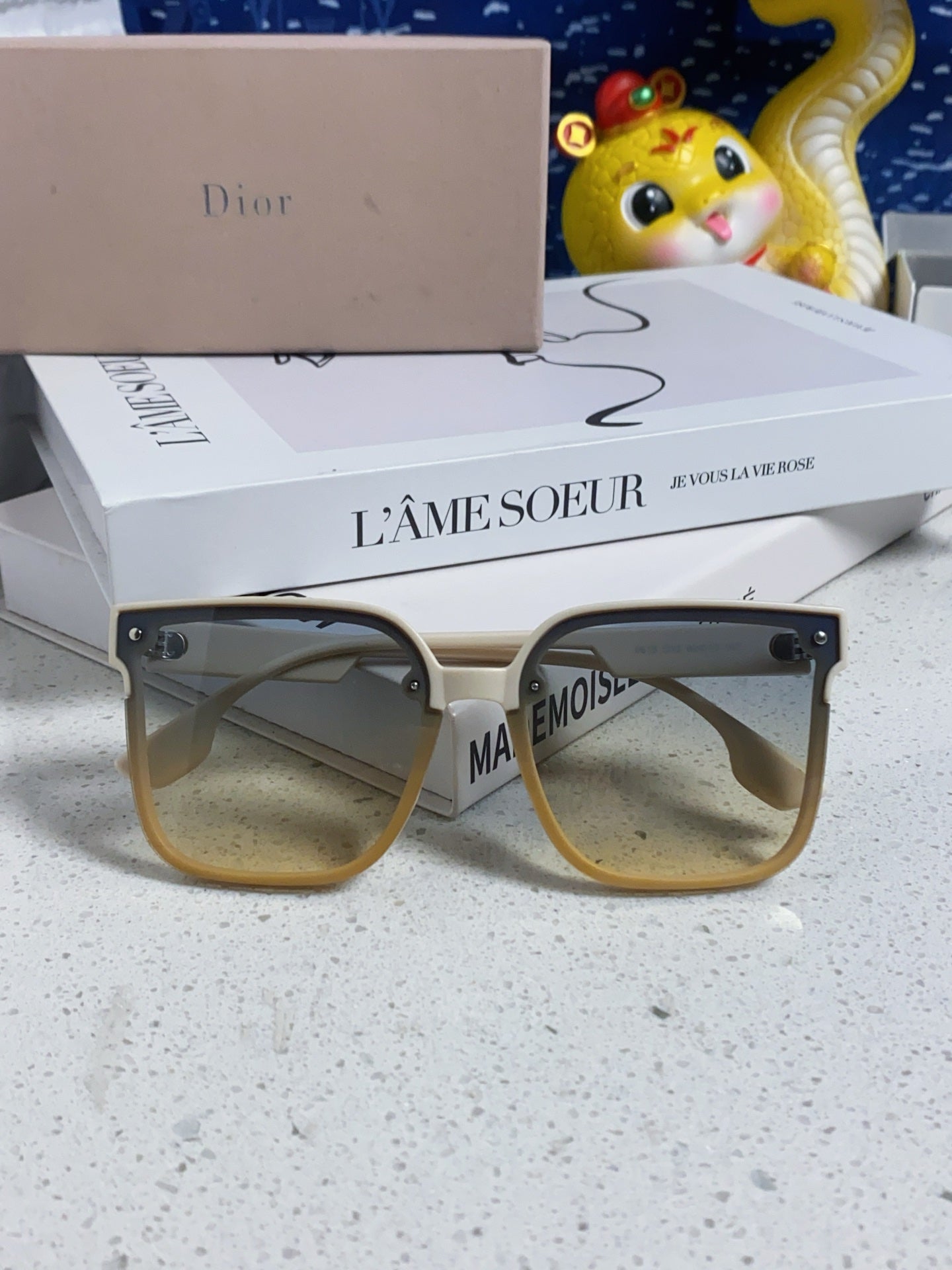 Montaigne Sunglass 560858 In Ivory Acetate Grey Yellow Smoke Lenses