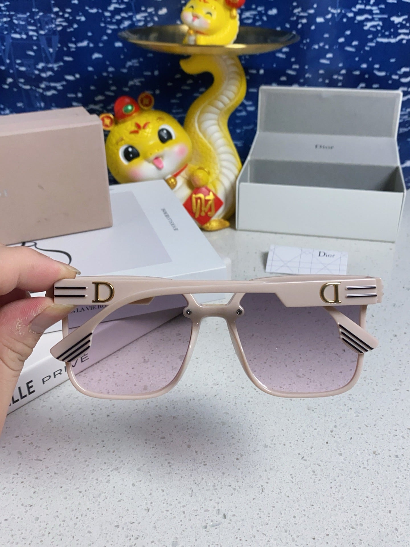 Montaigne Sunglass 560859 In Beige Acetate Pink Smoke Lenses