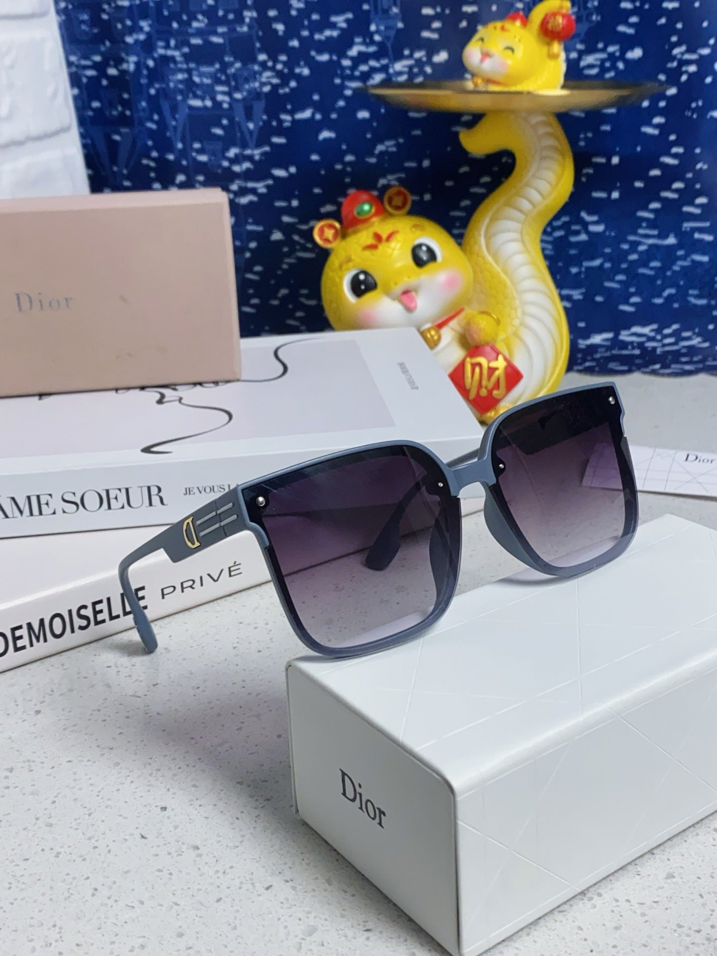 Montaigne Sunglass 560861 In Tan Blue Acetate