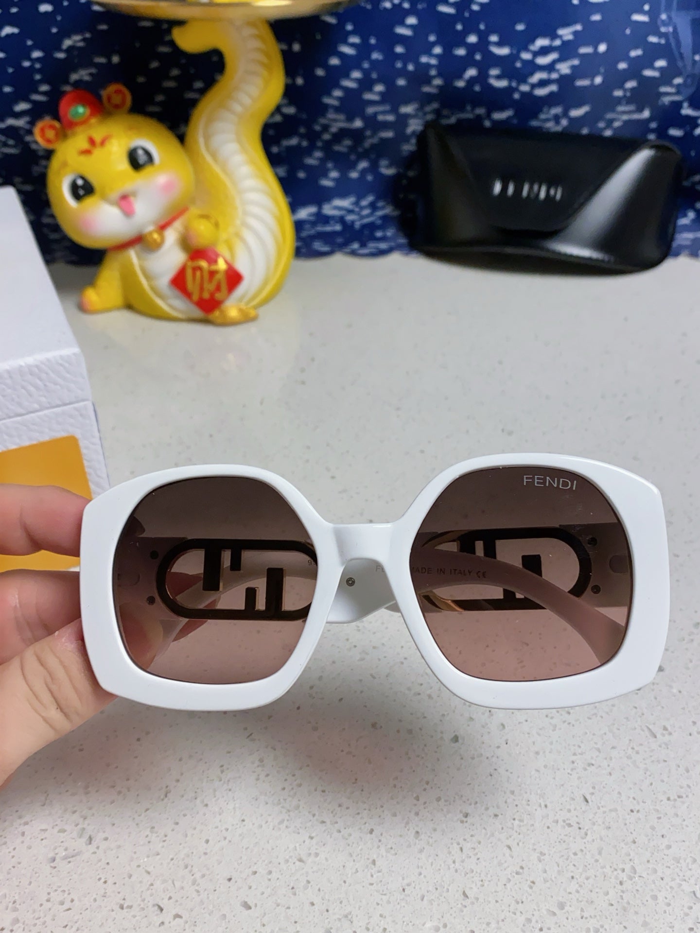 Oversizes Ff Diamonds Square Sunglasses 563315 In Acetate