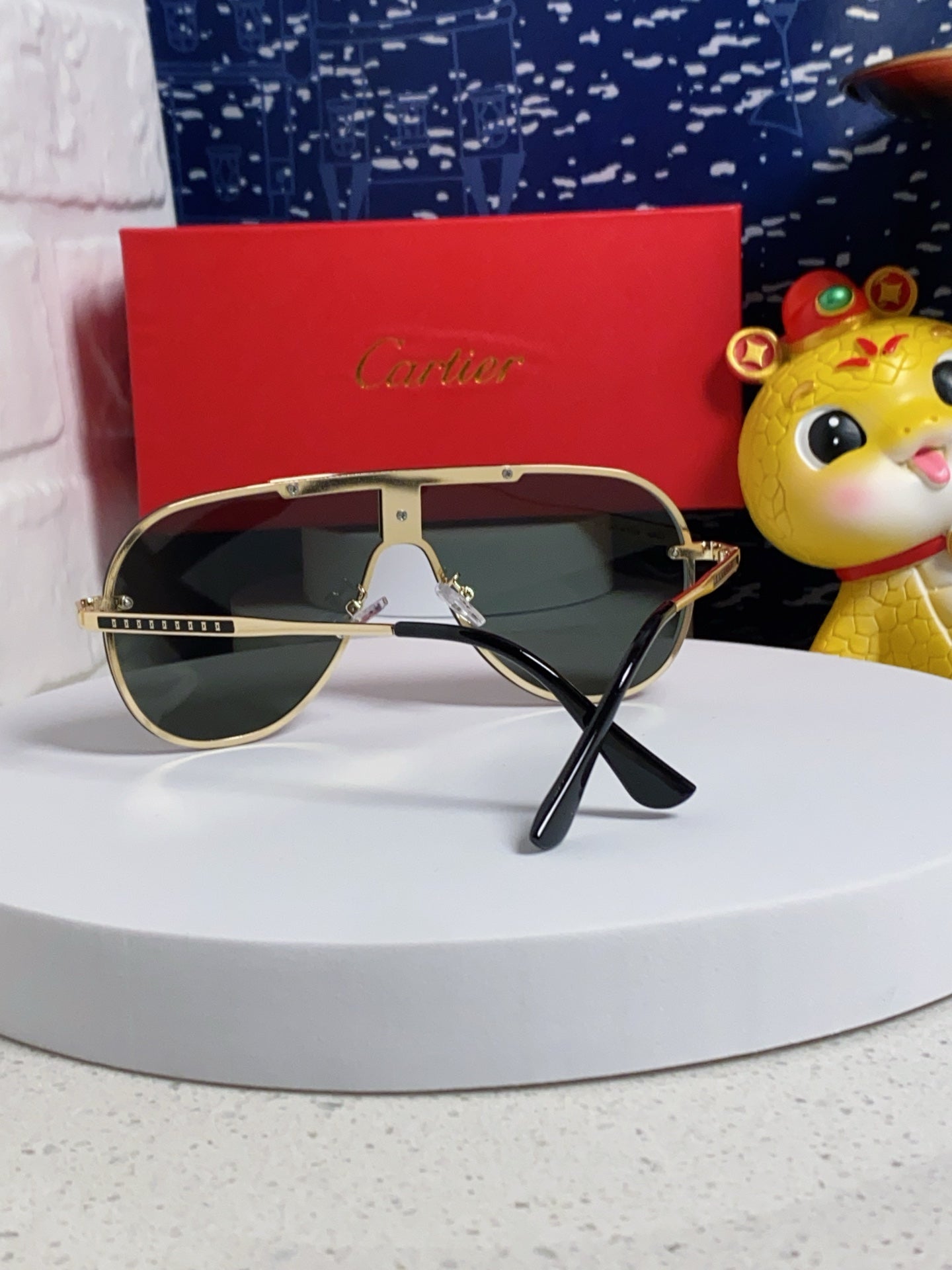 Signature Aviator Frame Sunglasses  563238 In Metal